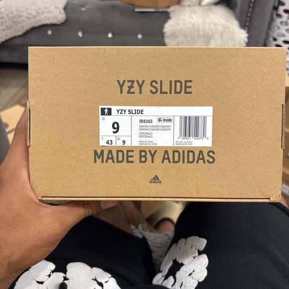 Size 9 Adidas Yeezy Slides Dark Onyx - Picture 4 of 4
